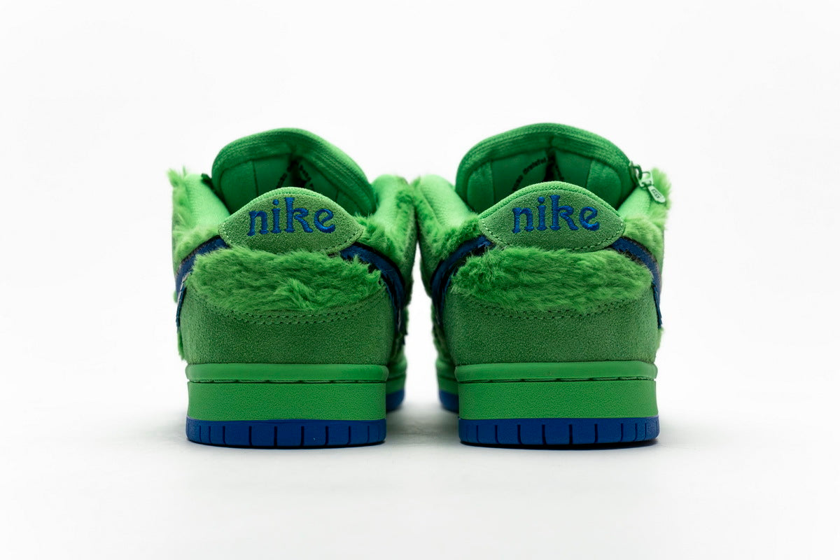 Grateful Dead x Nike SB Dunk Low “Green Bear”