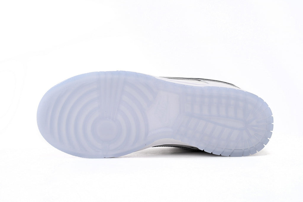 CONCEPTS × Nike Dunk SB Low ’White Lobster