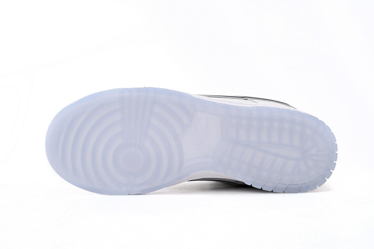 CONCEPTS × Nike Dunk SB Low ’White Lobster